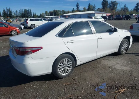 2016 Toyota Camry Le z USA, uszkodzony, nr VIN 4T1BF1FK9GU256643